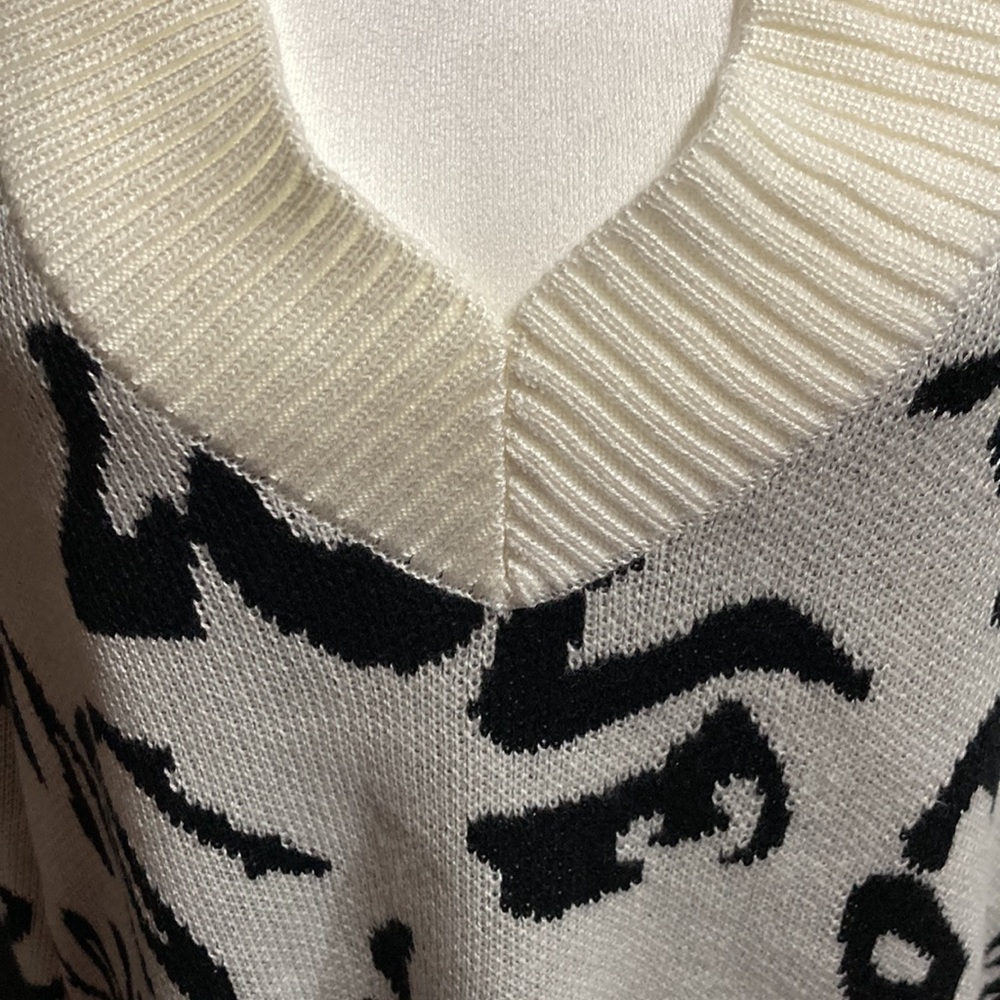 Madden NYC Love Sweater NEW WITH TAGS - Picture 3 of 6